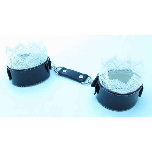 Изысканные чёрные наручники с белым кружевом (БДСМ Арсенал 810006ars)
